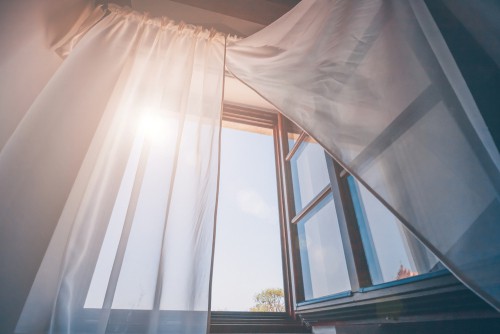 Do Curtains Or Roller Blinds Block Out Dusts From Outside Better?