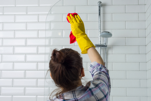 Bathroom Cleaning Tips for End of Rental